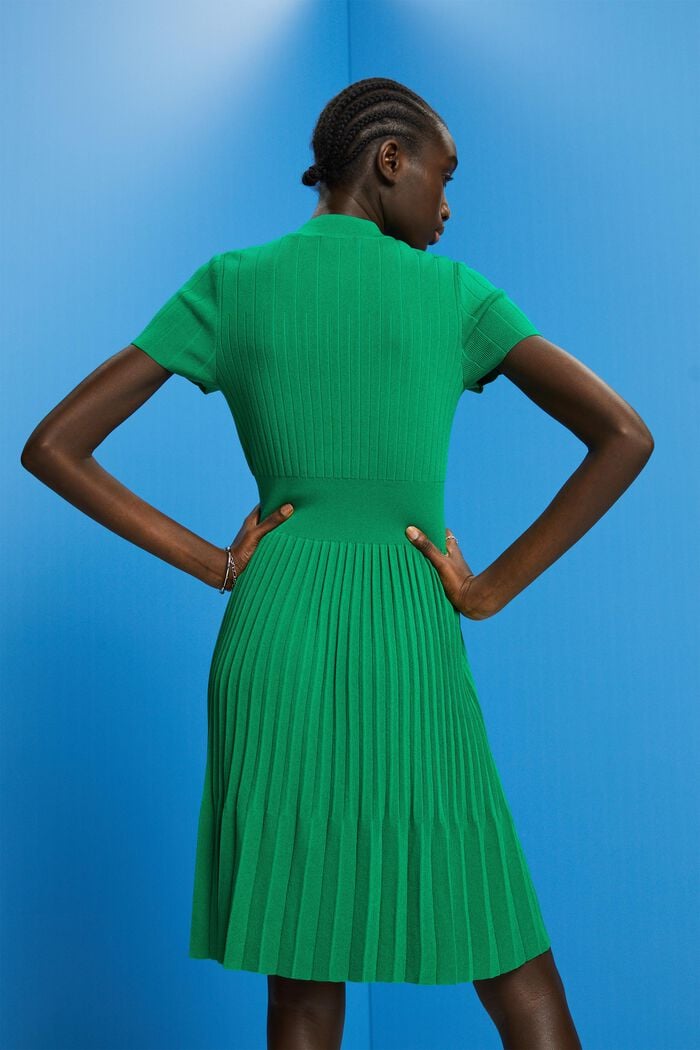 Geplisseerde midi-jurk met opstaande kraag en korte mouwen, EMERALD GREEN, detail image number 3