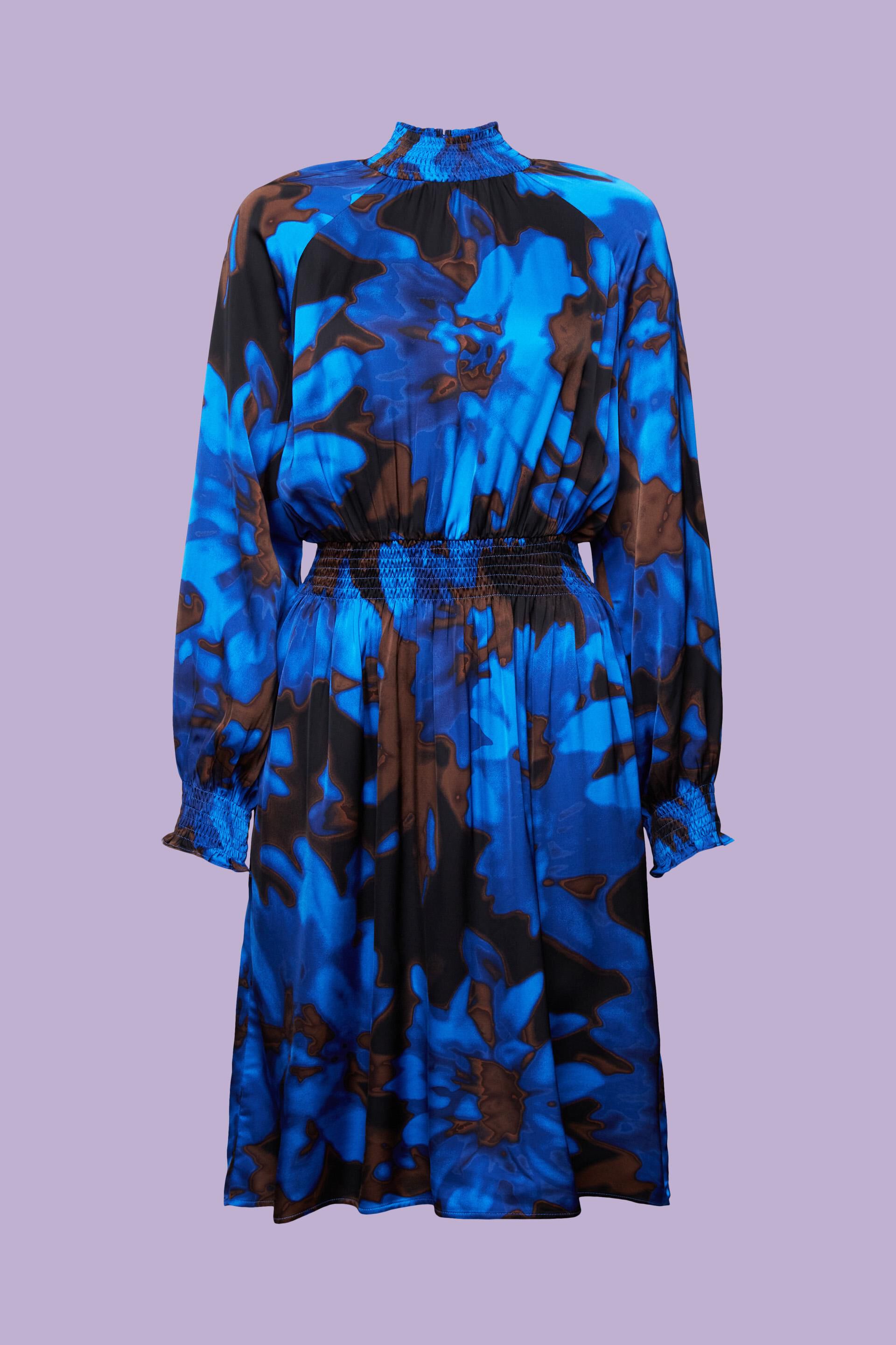 Blauw Gesmokte satijnen jurk met print