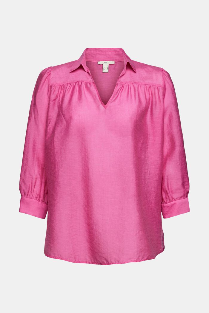 Met linnen: lichte blouse met liggende kraag