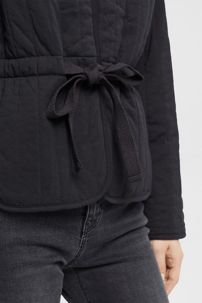 Gewatteerd vest met ceintuur in sweatshirtstijl, BLACK, detail image number 2