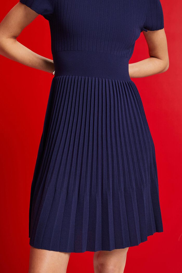 Geplisseerde midi-jurk met opstaande kraag en korte mouwen, DARK BLUE, detail image number 2
