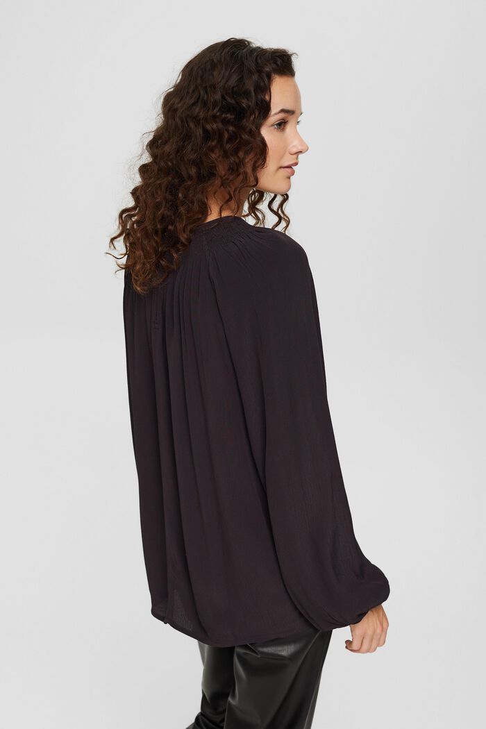 Gesmokte crêpe blouse van LENZING™ ECOVERO™, BLACK, detail image number 3