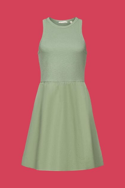 Mini-jurk van een materiaalmix