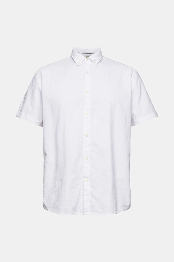 Met linnen: overhemd met buttondownkraag en korte mouwen