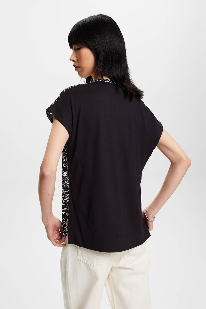 T-shirt met split in de hals en motief op het voorpand, BLACK, detail image number 3
